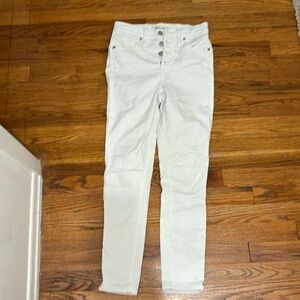 Madewell 10” high rise skinny crop. White size 25. Button front, no zipper.